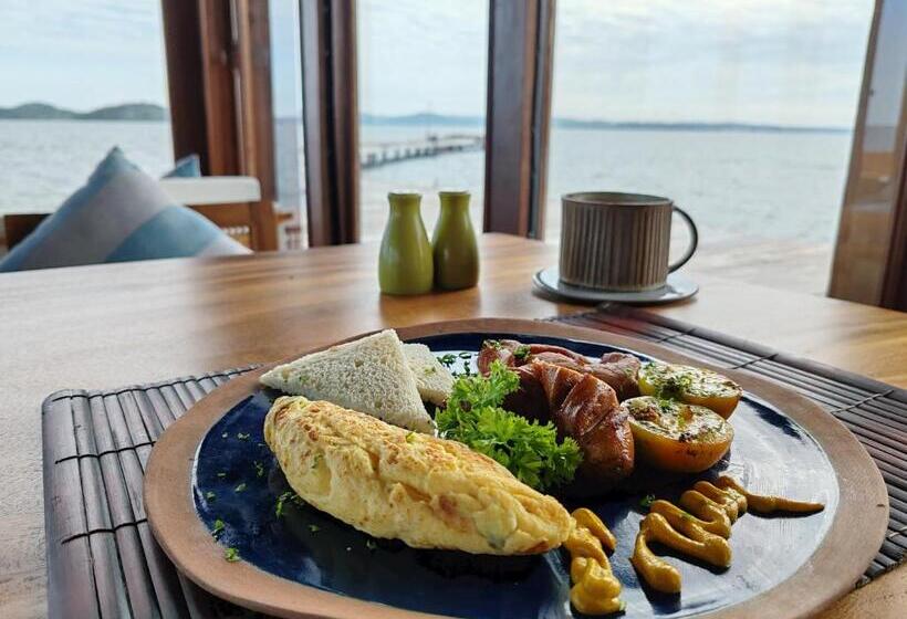 Full Moon Island Resort