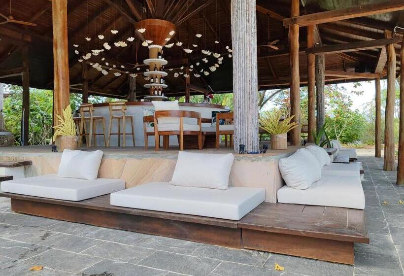 Full Moon Island Resort