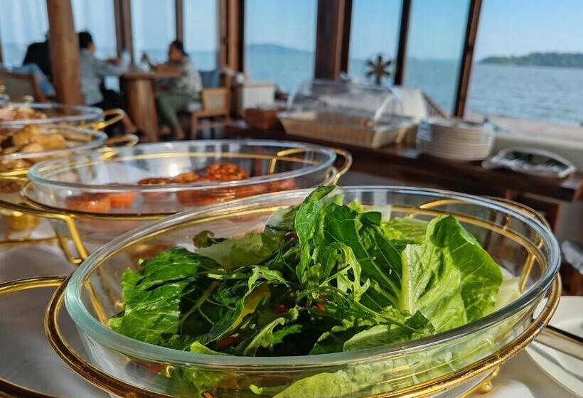 Full Moon Island Resort