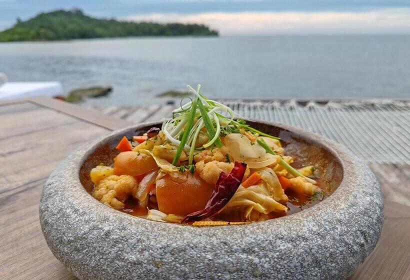 Full Moon Island Resort