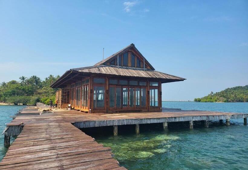 Full Moon Island Resort