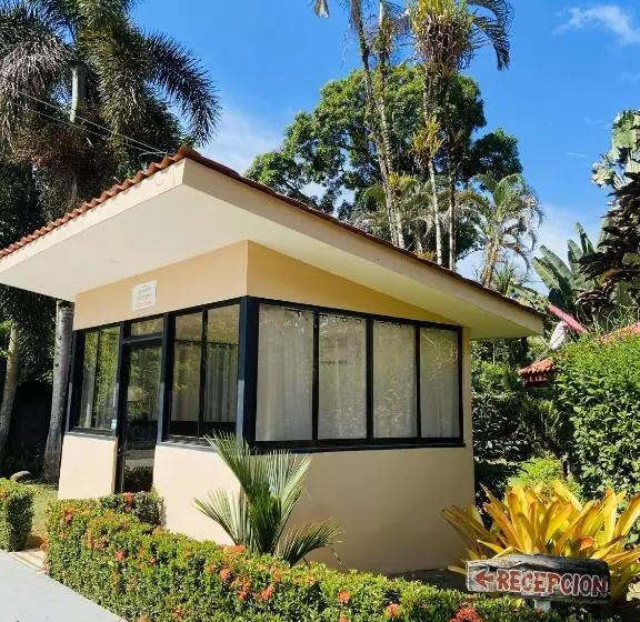 ホテル Bungalows Malú