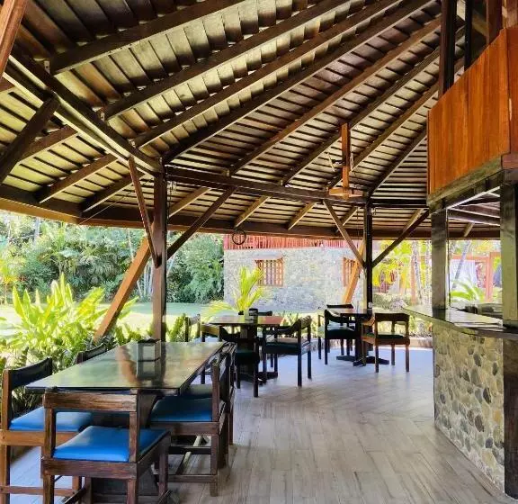 ホテル Bungalows Malú