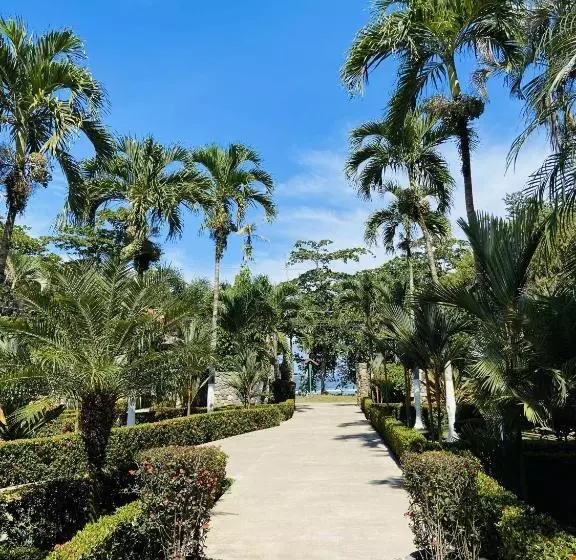 ホテル Bungalows Malú