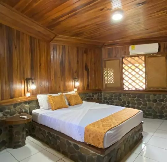 ホテル Bungalows Malú