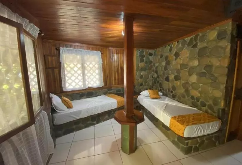ホテル Bungalows Malú
