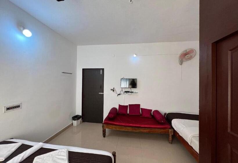 Отель Caveri Inn