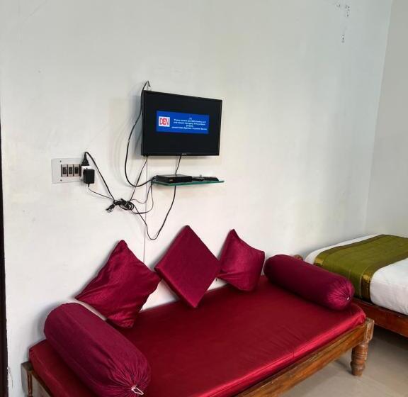 Отель Caveri Inn