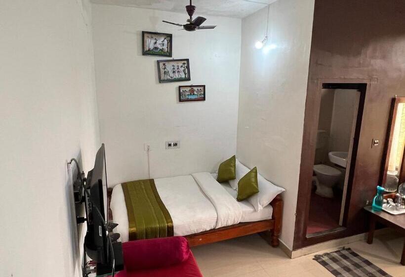 Отель Caveri Inn