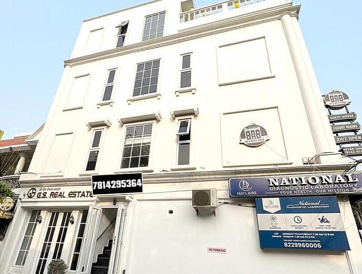 בית מלון כפרי Luxury Stays White House    By Sky Group    Special Studio Rooms For Families, Couples & Corporate