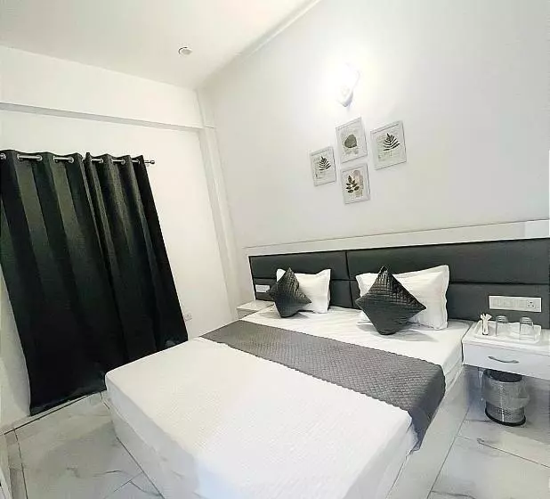 ホテル Luxury Stays White House    By Sky Group    Special Studio Rooms For Families, Couples & Corporate
