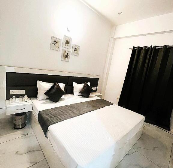 בית מלון כפרי Luxury Stays White House    By Sky Group    Special Studio Rooms For Families, Couples & Corporate