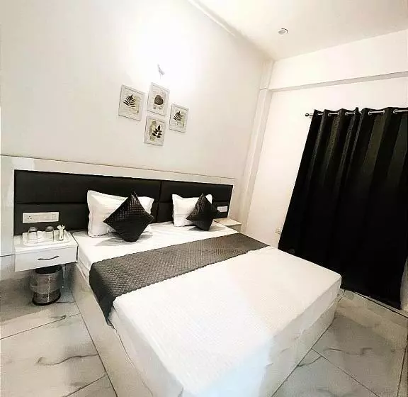 ホテル Luxury Stays White House    By Sky Group    Special Studio Rooms For Families, Couples & Corporate