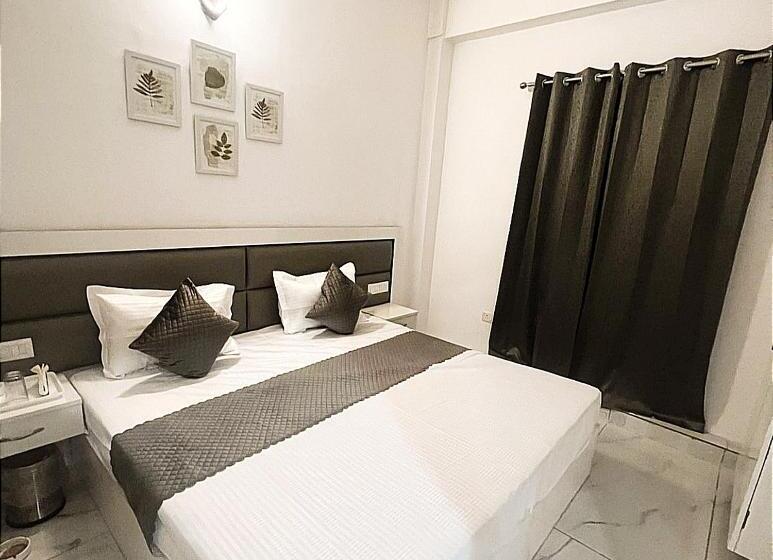 בית מלון כפרי Luxury Stays White House    By Sky Group    Special Studio Rooms For Families, Couples & Corporate