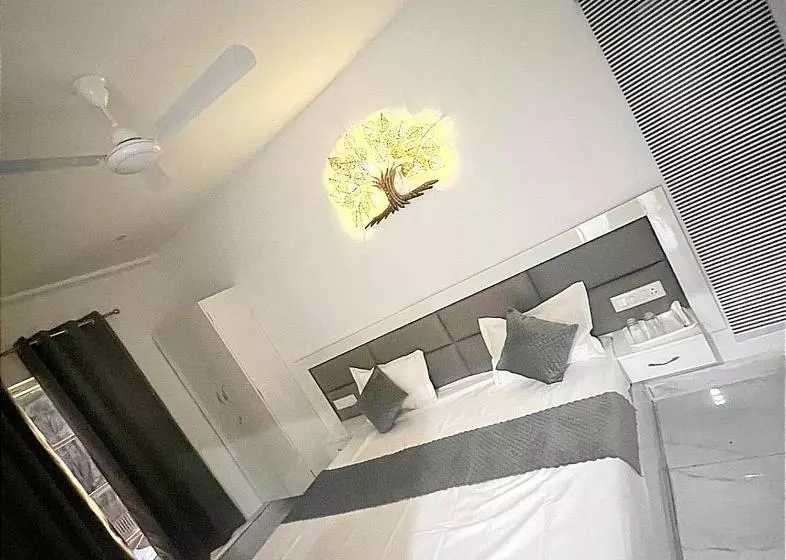 ホテル Luxury Stays White House    By Sky Group    Special Studio Rooms For Families, Couples & Corporate