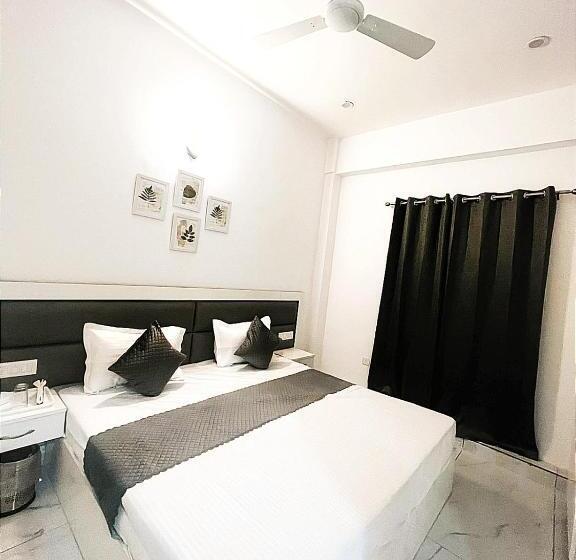 בית מלון כפרי Luxury Stays White House    By Sky Group    Special Studio Rooms For Families, Couples & Corporate