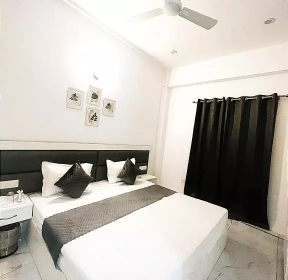 ホテル Luxury Stays White House    By Sky Group    Special Studio Rooms For Families, Couples & Corporate