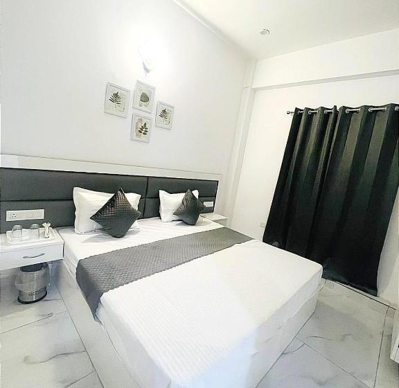 בית מלון כפרי Luxury Stays White House    By Sky Group    Special Studio Rooms For Families, Couples & Corporate