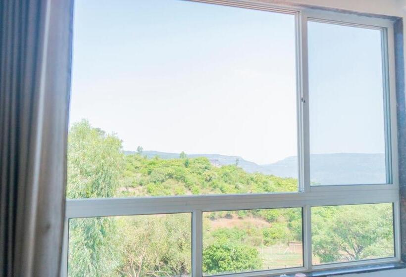 Отель The Mountain Mist