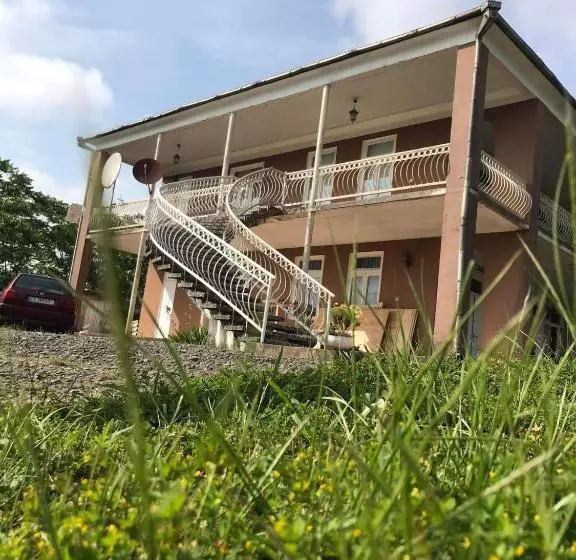 پانسیون Guest House Nana