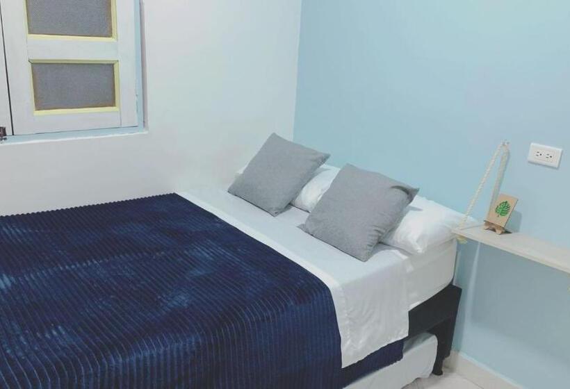 פנסיון Habitacion Privada En Jardin Cerca Al Parque