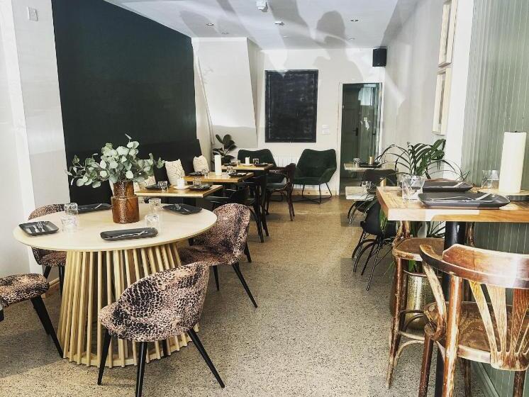 膳宿费 Lamp Light Rooms