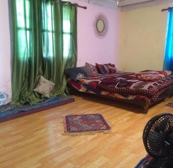 پانسیون Renuka Homestay And Cafe