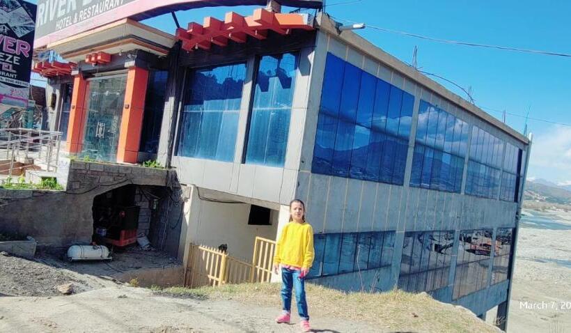 River Breeze Family Hotel, Swat