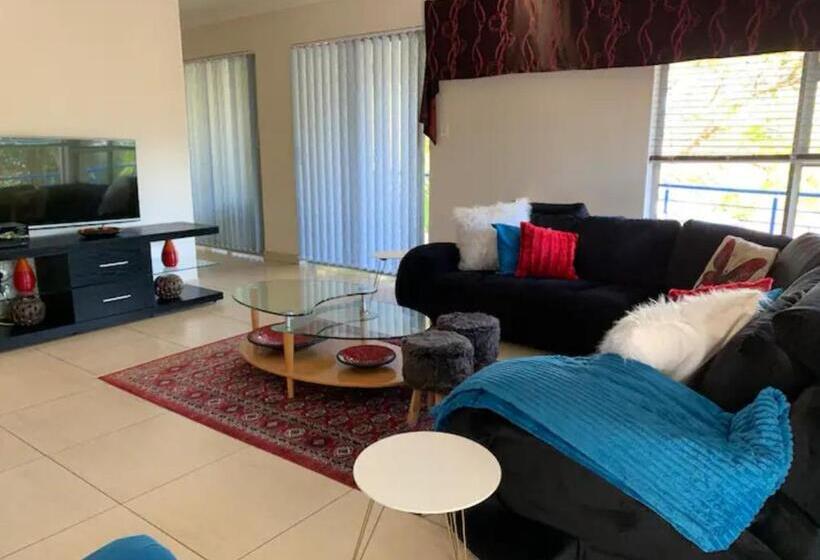 تختخواب و صبحانه Atonement Luxury Villa