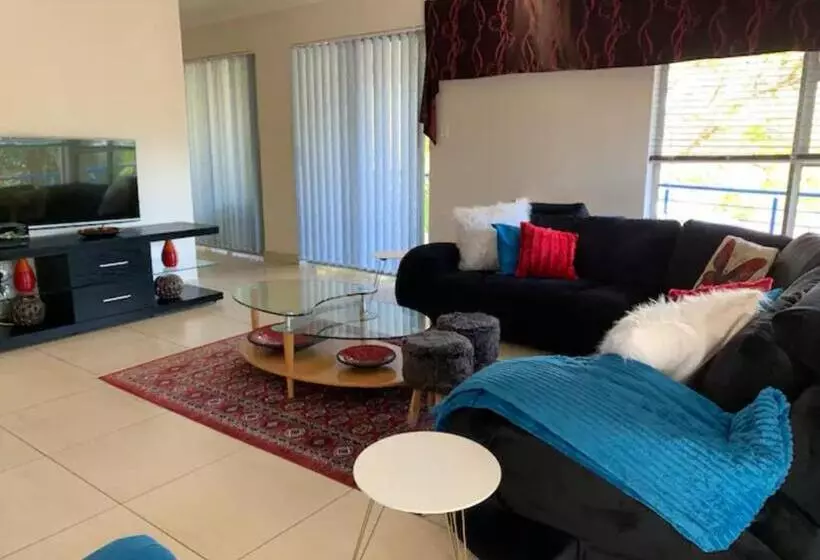 تختخواب و صبحانه Atonement Luxury Villa