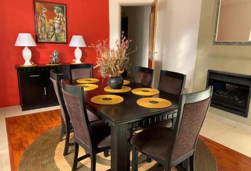 تختخواب و صبحانه Atonement Luxury Villa