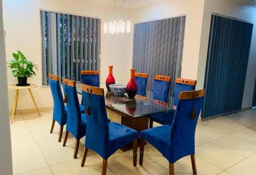 تختخواب و صبحانه Atonement Luxury Villa