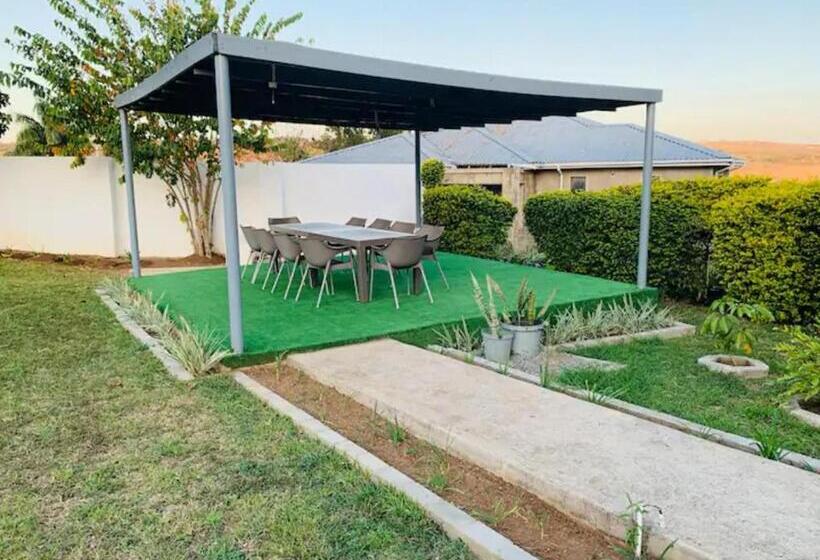 تختخواب و صبحانه Atonement Luxury Villa