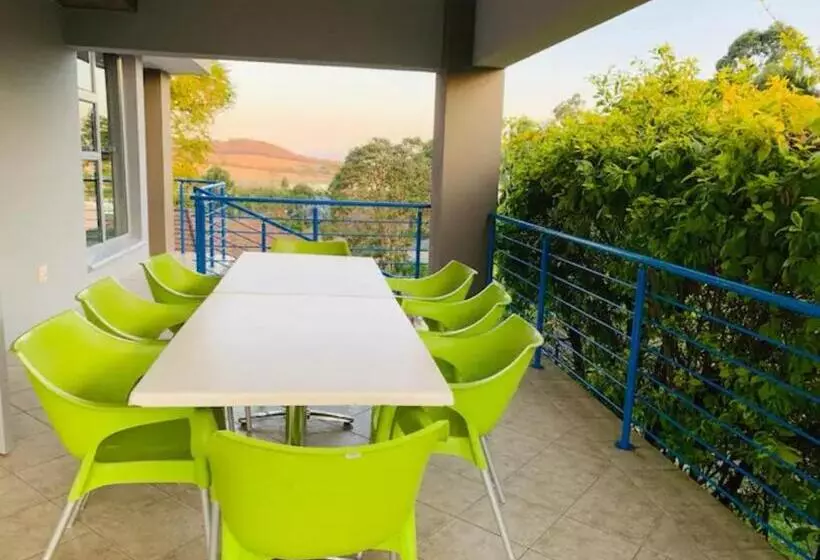 تختخواب و صبحانه Atonement Luxury Villa