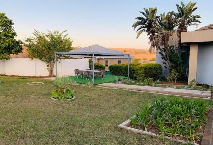 تختخواب و صبحانه Atonement Luxury Villa