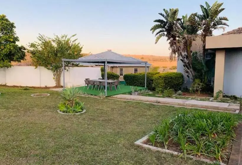 تختخواب و صبحانه Atonement Luxury Villa