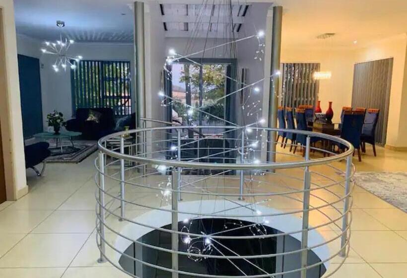 تختخواب و صبحانه Atonement Luxury Villa