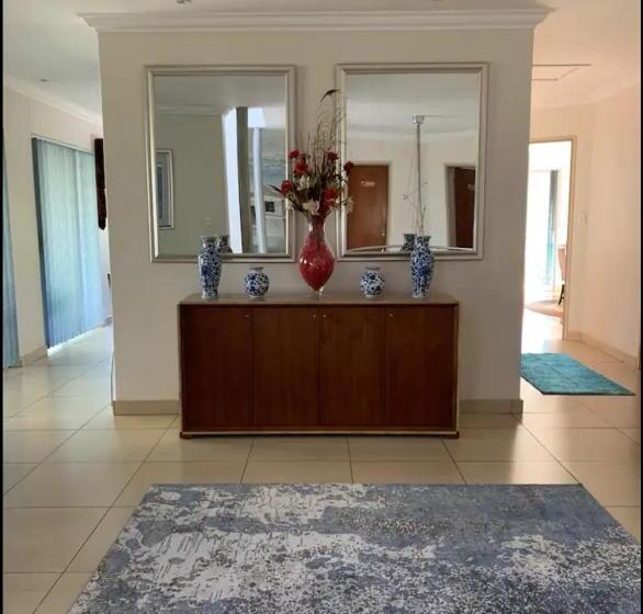 تختخواب و صبحانه Atonement Luxury Villa