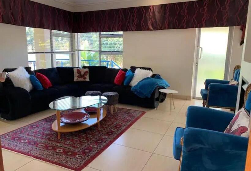 تختخواب و صبحانه Atonement Luxury Villa