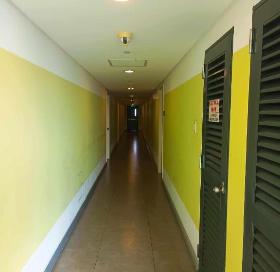 هتل Azure Urban Resort Residences