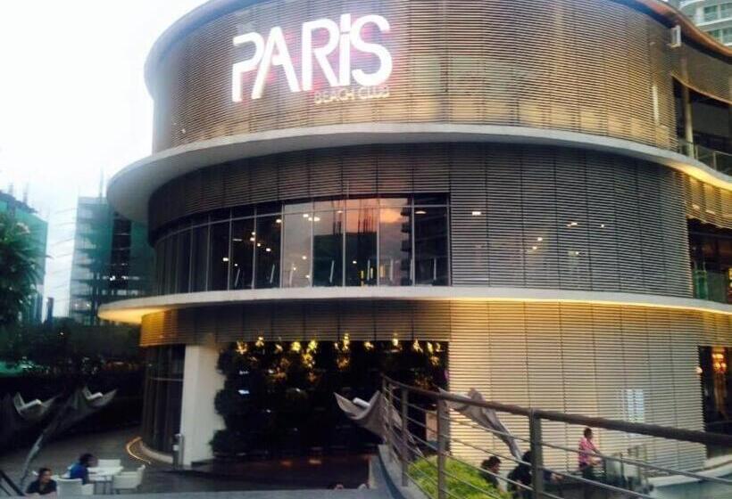 هتل Azure Urban Resort Residences