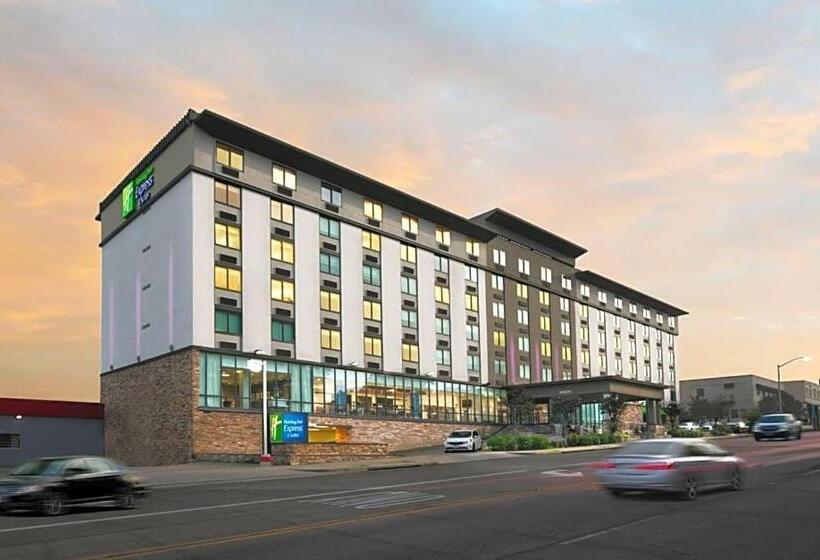 هتل Holiday Inn Express & Suites Downtown