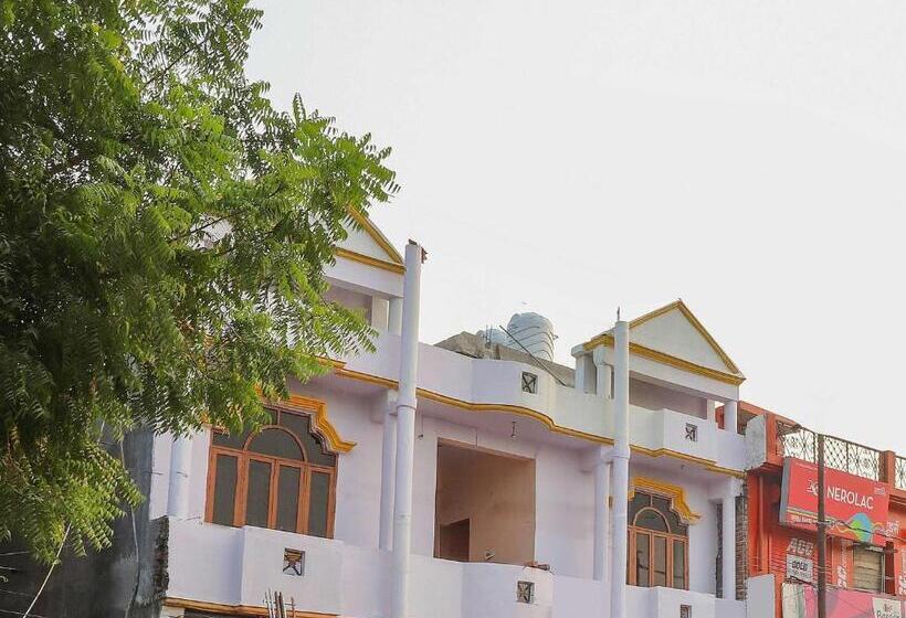 בית מלון כפרי Oyo Av Inn