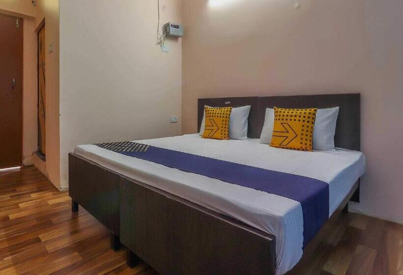 בית מלון כפרי Oyo Av Inn