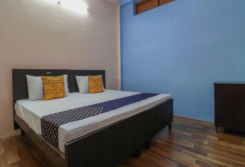 בית מלון כפרי Oyo Av Inn