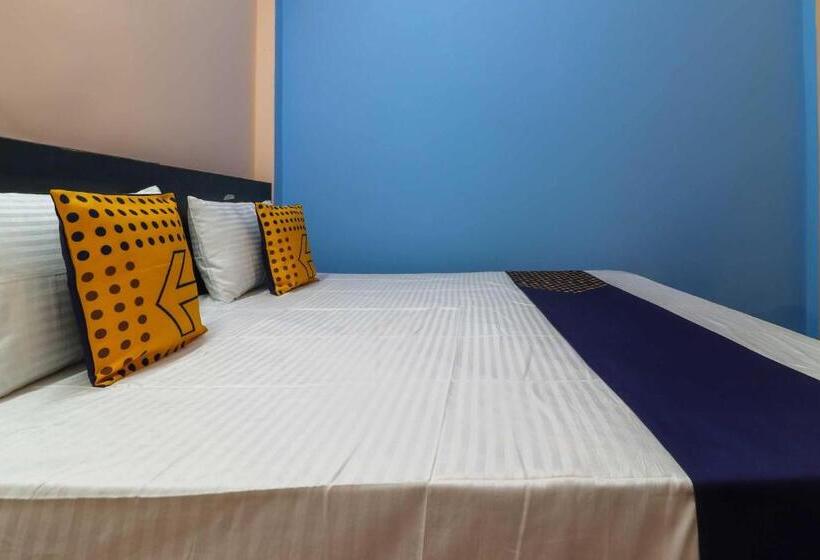 בית מלון כפרי Oyo Av Inn