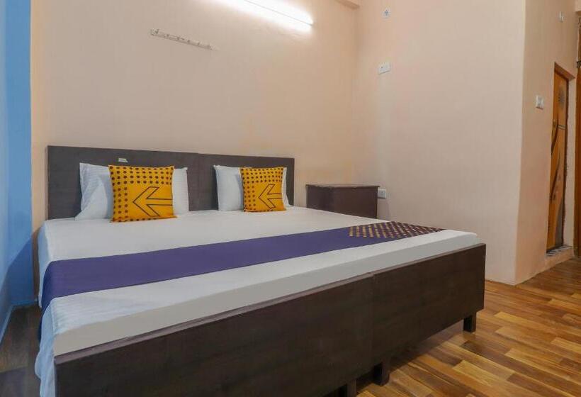 בית מלון כפרי Oyo Av Inn