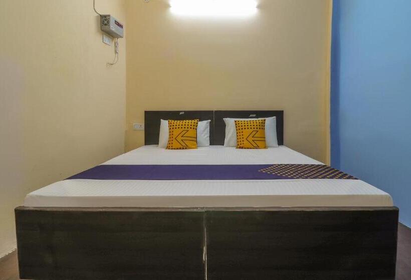 בית מלון כפרי Oyo Av Inn