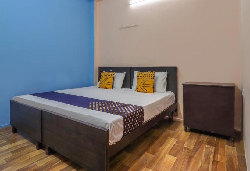 בית מלון כפרי Oyo Av Inn