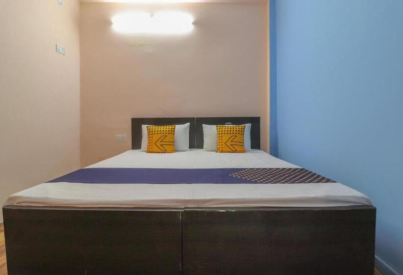 בית מלון כפרי Oyo Av Inn